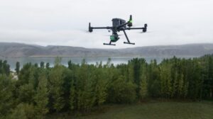 Pemanfaatan Teknologi Drone untuk Memetakan Keanekaragaman Hayati di Hutan Indonesia