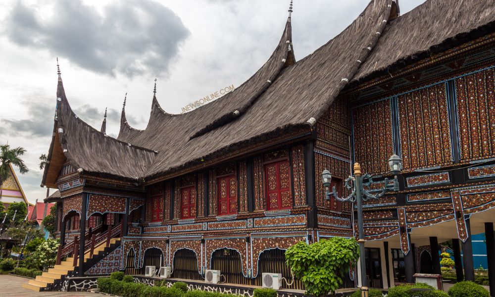 Arsitektur Tradisional Indonesia: Bangunan yang Selaras dengan Lingkungan Sekitar
